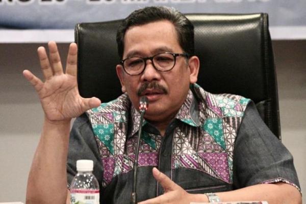Pernyataan ini merespon fatwa Majelis Ulama Indonesia (MUI) Jawa Timur sebelumnya, yang melarang pejabat Muslim mengucapkan salam pembuka untuk semua agama.