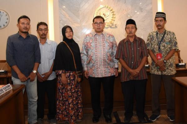Wakil Ketua DPR RI Fadli Zon menerima pengaduan aspirasi masyarakat keluarga korban wafat dalam peristiwa unjuk rasa yang terjadi di Jakarta pada tanggal 21-22 Mei 2019 lalu.