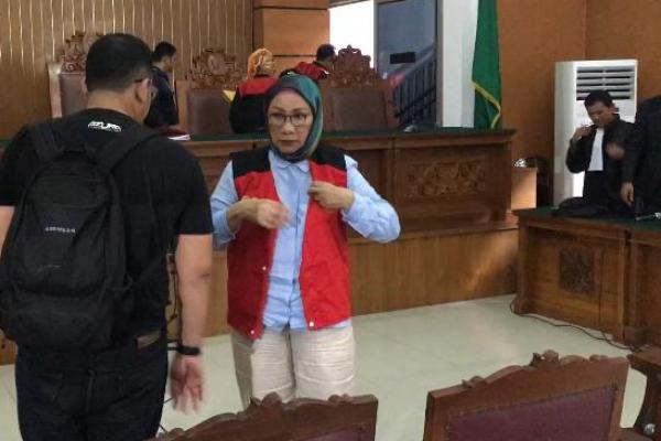 Ratna Sarumpaet dituntut 6 tahun penjara oleh Jaksa Penuntut Umum. Apa responnya?