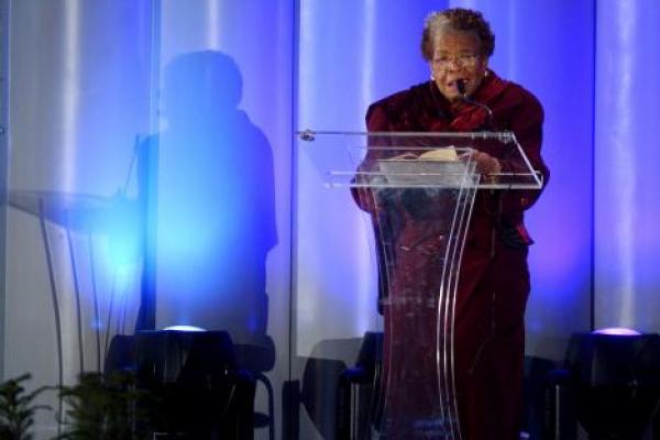 Pada 28 Mei 2014, aktivis penulis-penyair Maya Angelou (I Know Why the Caged Bird Sings) meninggal di Winston-Salem, Presiden NCUS Barack Obama memanggil Angelou, yang berusia 86 tahun, 