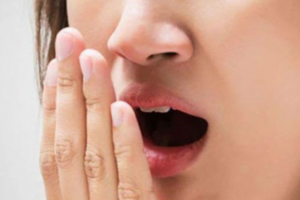 Bagaimana puasa di hari ke-24 ini? Apakah masalah bau mulut masih menggangu Anda? Simak yuk tipsnya agar tak bau mulut.