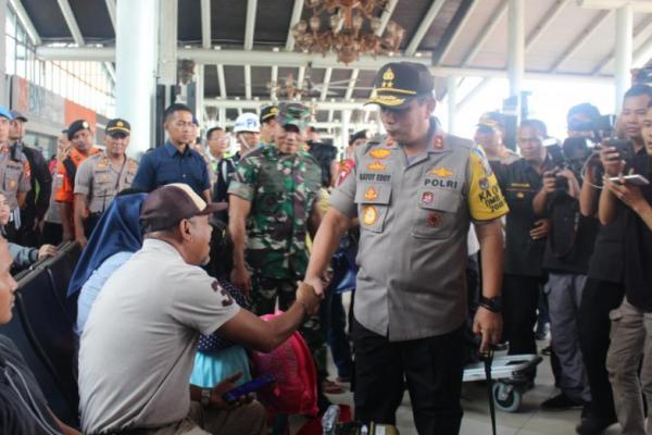 Pengecekan kesiapan Bandara Soekarno Hatta dalam menyambut arus mudik dipantau langsung oleh Kapolda Metro Jaya Irjen Pol Gatot Eddy. Hasilnya?