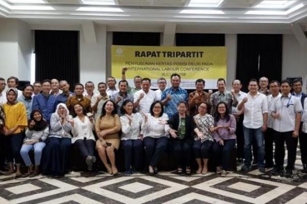 Pemerintah bersama serikat pekerja/serikat buruh dan pengusaha menyusun kertas posisi Delegasi Republik Indonesia untuk pertemuan Konferensi Perburuhan Internasional / International Labour Conference (ILC) ke-108