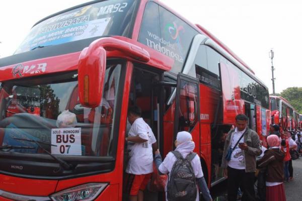 Ribuan peserta mudik gratis itu diberangkatkan dengan 55 bus eksekutif dari Taman Mini Indonesia Indah.
