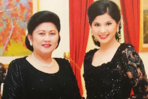 Tak hanya menjadi ibu, Ani Yudhoyono juga menjadi mertua yang baik bagi para menantunya Annisa Pohan dan Aliya Rajasa. 