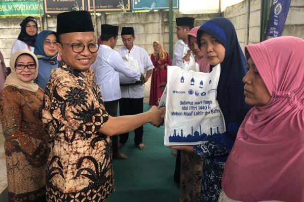 Anwar juga mengingatkan agar pembagian paket sembako di bulan suci Ramadhan tersebut dapat menjadi spirit bagi semua pihak untuk saling berbagi dan beramal kebaikan bagi sesama. 