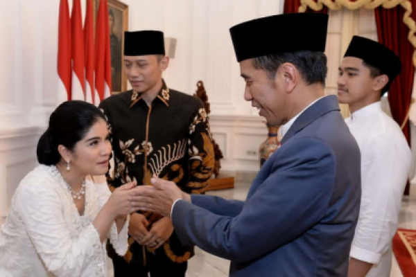 Momen Hari Raya Idul Fitri menjadi sarana penyambung silaturahmi antarmanusia seperti yang dilakukan keluarga Yudhoyono.