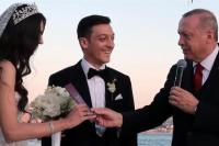 Senyum Erdogan Hadiri Pernikahan Mesut Ozil