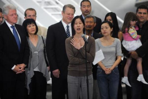 Pada 8 Juni 2009, Korea Utara menjatuhkan hukuman 12 tahun penjara kepada jurnalis Amerika Euna Lee dan Laura Ling