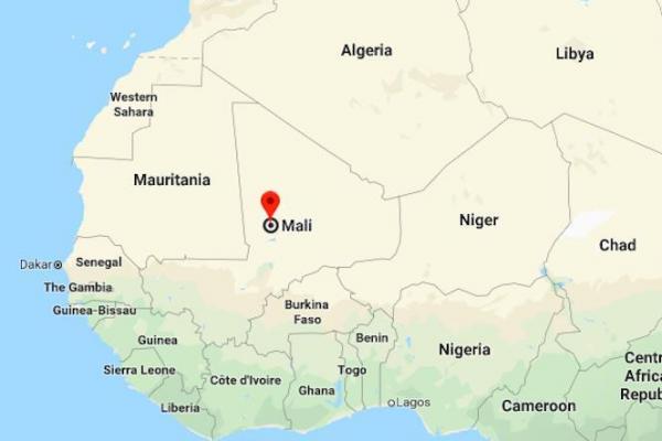 Sekelompok orang bersenjata menewaskan sedikitnya 95 orang dalam serangan terhadap sebuah desa di Mali, Senin (10/06) waktu setempat.