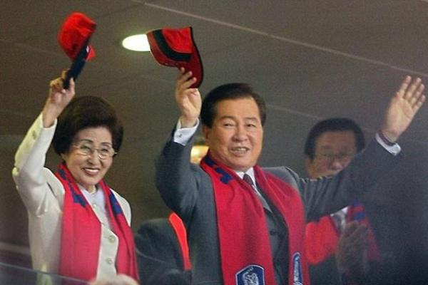 Lee Hee-ho, ibu negara dari Presiden ke-8 Korea Selatan, Kim Dae Jung, meninggal dunia di usia 96 tahun, pada Selasa (11/6), di Seoul.