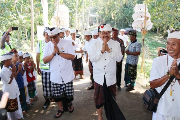 Wakil Gubernur Bali Tjokorda Oka Artha Ardhana Sukawati mengajak umat Hindu dalam menjalankan kegiatan upacara keagamaan dilandasi dengan tiga dasar, yakni kesastraan, keinginan (niat) dan kemampuan.