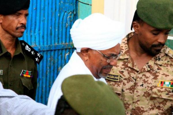 Kepala Pengadilan Kriminal Internasional (ICC) mendesak otoritas transisi Sudan untuk menyerahkan presiden yang dijatuhkan Omar Al Bashir