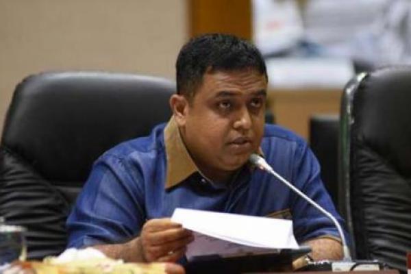 Pengamat politik Emrus Sihombing mengkritik keras sikap anggota DPR RI Muhammad Nasir dalam Rapat Dengar Pendapat (RDP) Komisi VII bersama Holding Pertambangan BUMN, Selasa (30/6).
