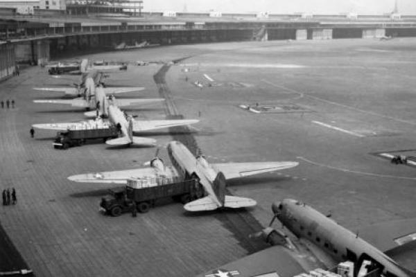 Pada 24 Juni 1948, pasukan Soviet memblokade zona barat Berlin, mengatur panggung bagi angkutan udara Berlin untuk mendukung 2 juta orang dari kota Jerman yang terbagi.