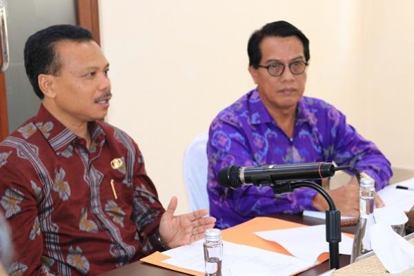 Sekretaris Daerah Pemprov Bali Dewa Made Indra mengingatkan PT Jamkrida Bali untuk tidak hanya mengejar keuntungan operasional. Jamkrida hendaknya memprioritaskan manfaat yang dapat dirasakan masyarakat.