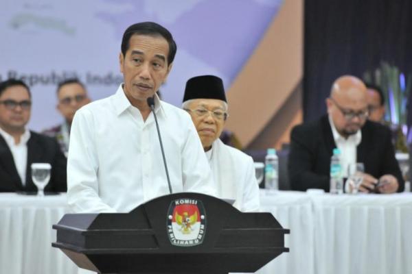Presiden Jokowi mengajak seluruh rakyat Indonesia untuk melupakan perbedaan pilihan politik yang sempat membelah, yaitu 01 dan 02.