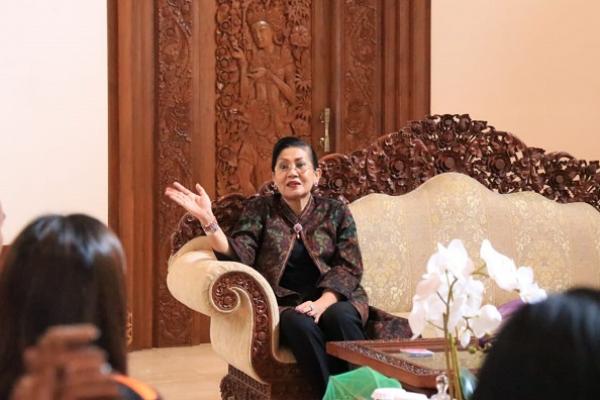 Ketua TP PKK Provinsi Bali Ny. Putri Suastini Koster mengajak berbagai pihak khususnya insan, baik media cetak maupun elektronik untuk menggencarkan kampanye bahaya narkoba dan penyebaran HIV/AIDS.