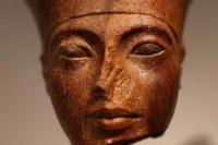 Sengketa Patung Firaun Kuno Berakhir di Pelelangan