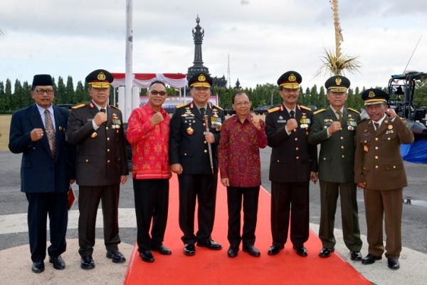 Gubernur Bali Wayan Koster menghadiri Peringatan HUT Bhayangkara ke-73 tingkat Provinsi Bali di Lapangan Puputan Margarana, Monumen Bajra Sandi, Denpasar, Rabu (10/7).