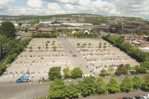 Sebuah kota di Inggris memecahkan Guinness World Record ketika mengumpulkan 664 orang untuk melakukan putaran hopscotch simultan terbesar di dunia.