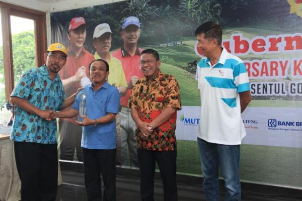 Turnamen Golf Guberur Cup 2019 yang diselenggarakan oleh Provinsi Kalimantan Tengah dilaksanakan di Sentul, Bogor, Jawa Barat.