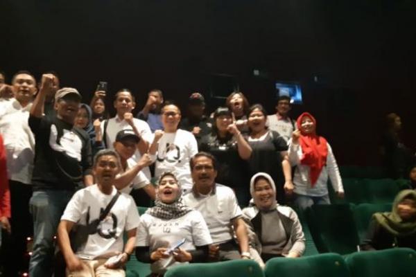 UQ menambahkan, kita harus mendorong kemajuan industri film lokal,  film karya anak Makassar ini di tonton di bioskop bioskop seluruh tanah air.