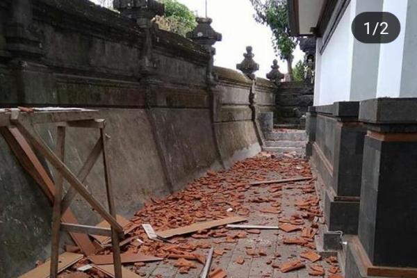 Sejumlah sekolah di Bali memulangkan siswanya lebih awal, pasca gempa bumi berkekuatan 6 skala ritcher (SR) yang mengguncang Pulau Dewata