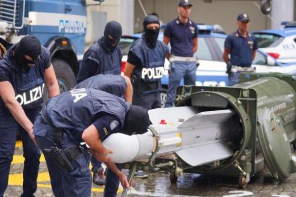 Polisi juga telah mengkonfirmasi pemulihan seorang Prancis Rudal buatan Matra yang dimiliki oleh angkatan bersenjata Qatar.