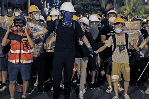  Beijing memiliki wewenang dan tanggung jawab untuk turun tangan dan memadamkan kerusuhan di Hong Kong.
