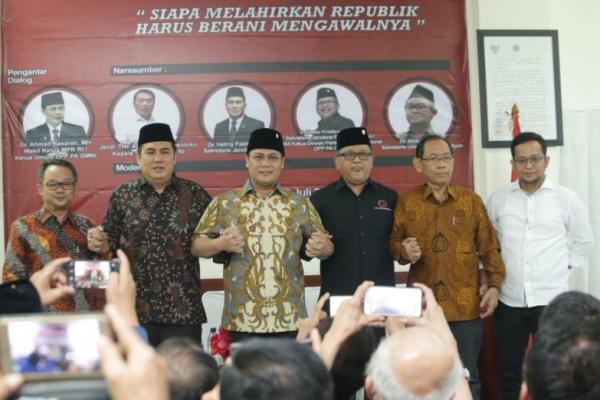perihal Pancasila sebagai ideologi bangsa dan negara kesatuan merupakan bentuk Indonesia merupakan konsensus yang disepakati para pendiri bangsa