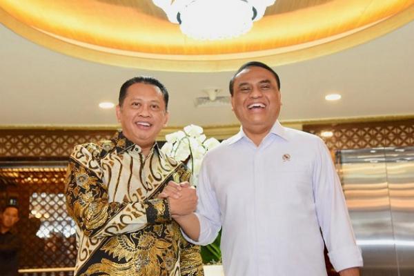 Ketua DPR RI Bambang Soesatyo menegaskan DPR RI mendukung kebijakan Presiden Joko Widodo melakukan reformasi total birokrasi serta memangkas lembaga non struktural yang tidak efektif.
