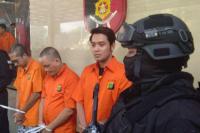 Aktor Kriss Hatta Ditangkap dan Berbaju Tahanan