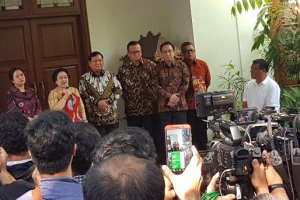 Kepala Badan Intelijen Negara (BIN) Budi Gunawan disebut di balik pertemuan antara Ketua Umum (Ketum) PDI Perjuangan (PDIP) Megawati Soekarnoputri dengan Ketum Partai Gerindra Prabowo Subianto.