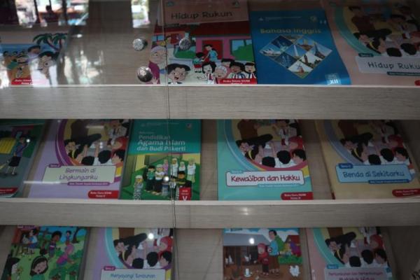 Sejumlah kesalahan mendasar masih dilakukan oleh penulis buku non-teks yang beredar di Indonesia.