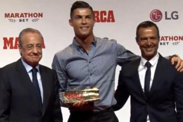 Dengan penghargaan Marca Legend ini, Ronaldo telah menambah koleksi trofi yang sudah mengesankan, setelah sebelumnya memenangkan lima Liga Champions, empat Piala Klub Dunia