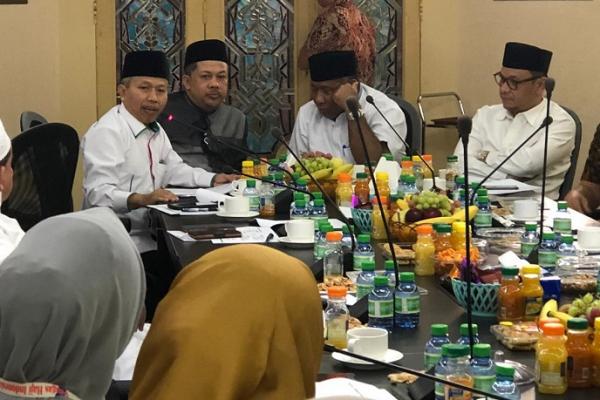 Wakil Ketua DPR RI Fahri Hamzah menyatakan bahwa penyelenggaraan haji 2019 makin baik dengan berbagai inovasi tapi hanya bisa sempurna dalam perspektif Indonesia dengan diplomasi tingkat tinggi.