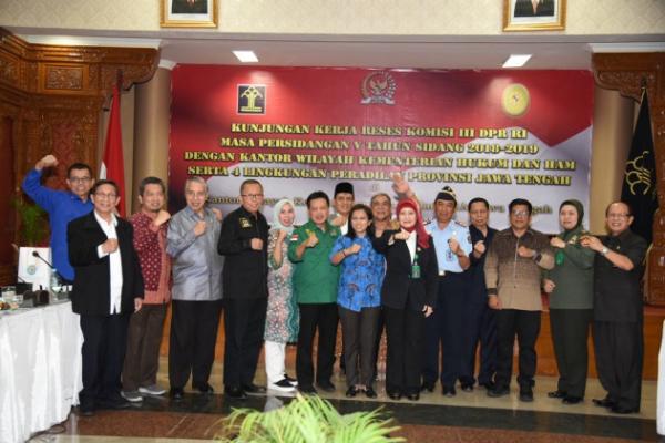 Wakil Ketua Komisi III DPR RI Erma Suryani Ranik memberikan sejumlah catatan terkait minimnya anggaran di lingkungan peradilan Provinsi Jawa Tengah.