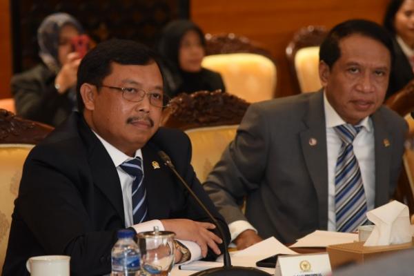 Wakil Ketua Komisi II DPR RI Herman Khaeron menanggapi usulan Komisi Pemilihan Umum (KPU) dan Bawaslu terkait Perppu tentang larangan mantan koruptor mengikuti Pilkada.