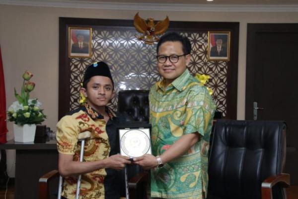 Wakil Ketua MPR RI A. Muhaimin Iskandar menerima kunjungan Anjas Pramono, Ketua Pergerakan Mahasiswa Islam Indonesia (PMII) Komisariat Universitas Brawijaya Malang.