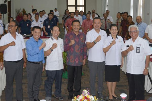 Pemerintah Provinsi Bali menyambut baik gagasan untuk terus mematangkan Standard Operating Procedure (SOP) dalam menghadapi situasi krisis di Bandara Ngurah Rai.