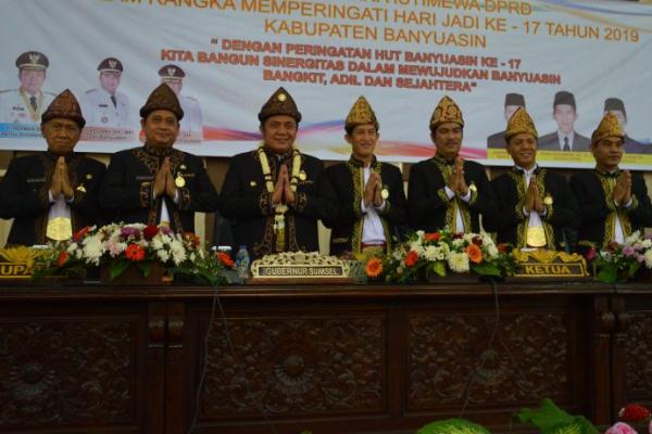 Ketua DPRD Banyuasin Irian Setiawan dalam sambutan pembukaan rapat paripurna istimewa ini mengatakan dengan telah memasuki usia 17 tahun semoga Banyuasin akan menjadi lebih maju ke depannya.