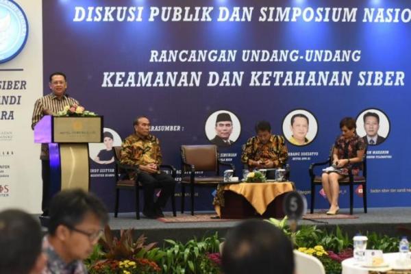 Ketua DPR RI Bambang Soesatyo menegaskan di era Revolusi Industri 4.0 saat ini, kedaulatan sebuah bangsa bukan hanya terletak pada penguasaan wilayah darat, laut maupun udara, melainkan juga pada wilayah siber.