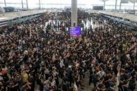 Penerbangan di Bandara Hong Kong Kembali Ditangguhkan