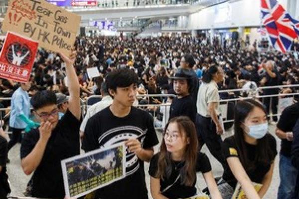 Pembatalan RUU Ekstradisi adalah salah satu tuntutan para demonstran, karena RUU tersebut memungkinkan tersangka di Hong Kong diadili di wilayah lain, termasuk China daratan.