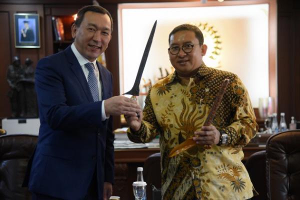 Wakil Ketua DPR RI Fadli Zon menerima kunjungan Duta Besar Kazakhstan untuk Republik Indonesia Daniyar Sarekenov, guna mempererat kerja sama Indonesia dengan Kazakhstan.