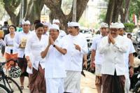 Sambut HUT ke-61 Provinsi Bali, Gubernur Koster Ajak Jajarannya Sembahyang di Pura Jagatnatha