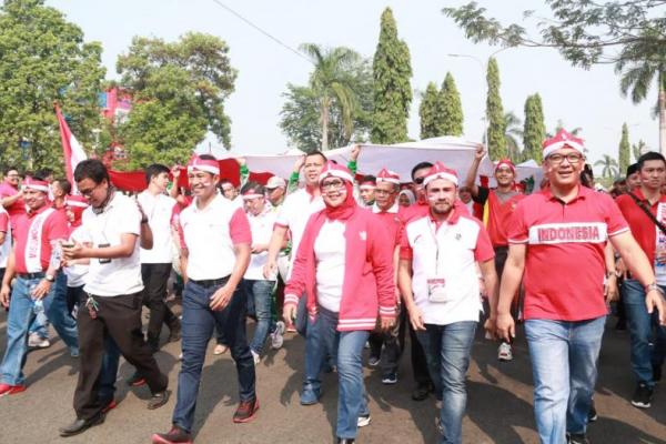 Bupati Bogor Ade Yasin memimpin langsung kirab merah putih ini. Menurutnya kirab merah-putih ini sebagai wujud kecintaan terhadap NKRI.
