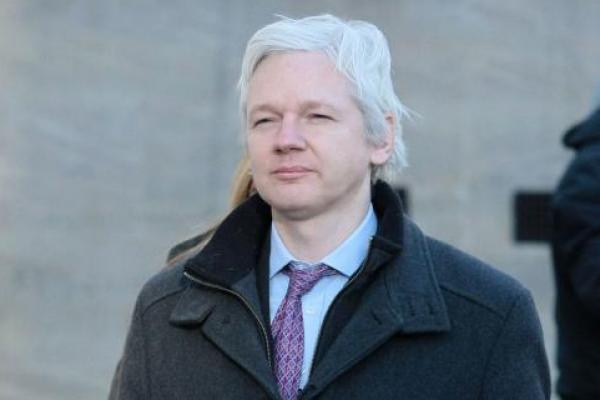 Pada 16 Agustus 2012, pemerintah Ekuador mengatakan akan memberikan suaka politik di Kedutaan Besar London untuk pendiri WikiLeaks, Julian Assange.