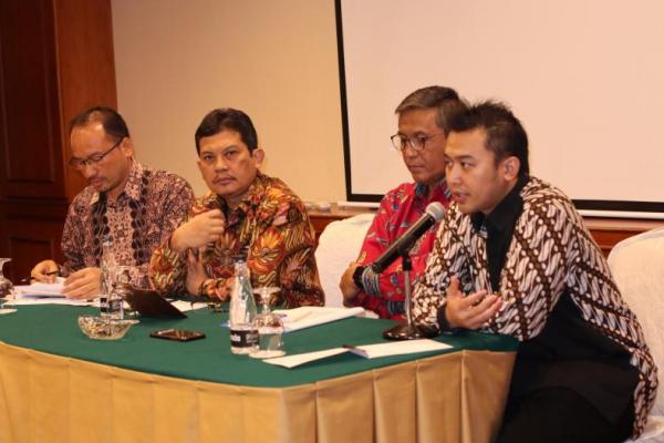 Ghufron mengatakan, pemerintah berharap akademisi dan praktisi Indonesia yang berkiprah di luar negeri ini dapat menjadi jembatan bagi ilmuwan dalam negeri